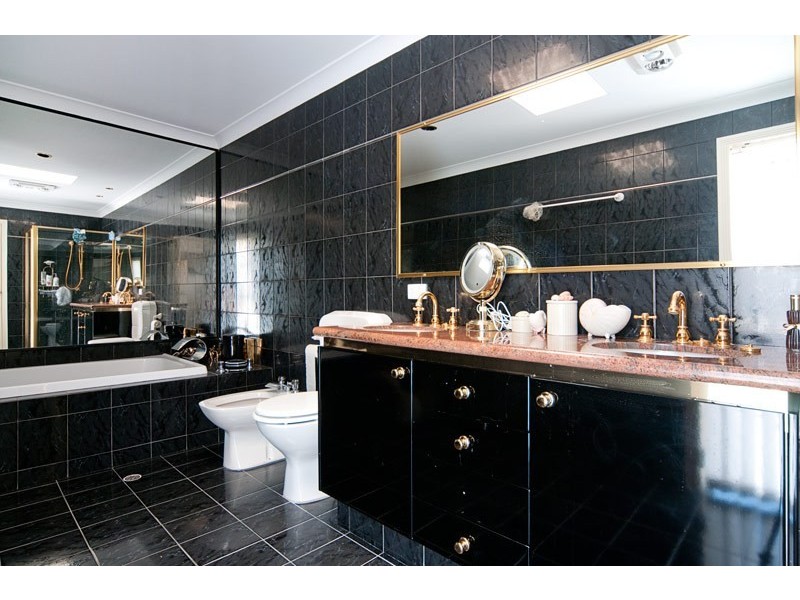 103 Santa Cruz Boulevard, Clear Island Waters QLD 4226