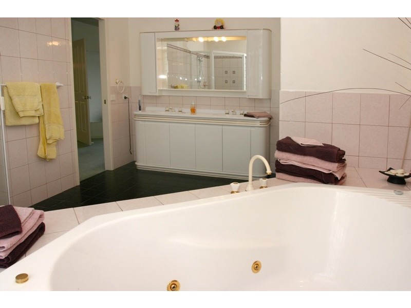 54 Port Jackson Boulevard, Clear Island Waters QLD 4226