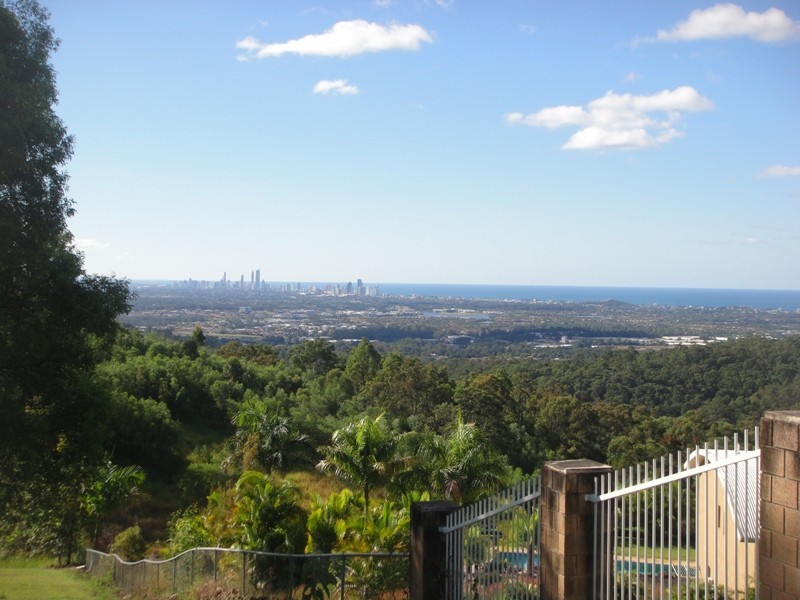 295 Chesterfield Drive, Bonogin QLD 4213