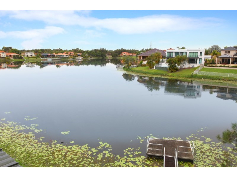 33 Bollard Circuit, Clear Island Waters QLD 4226