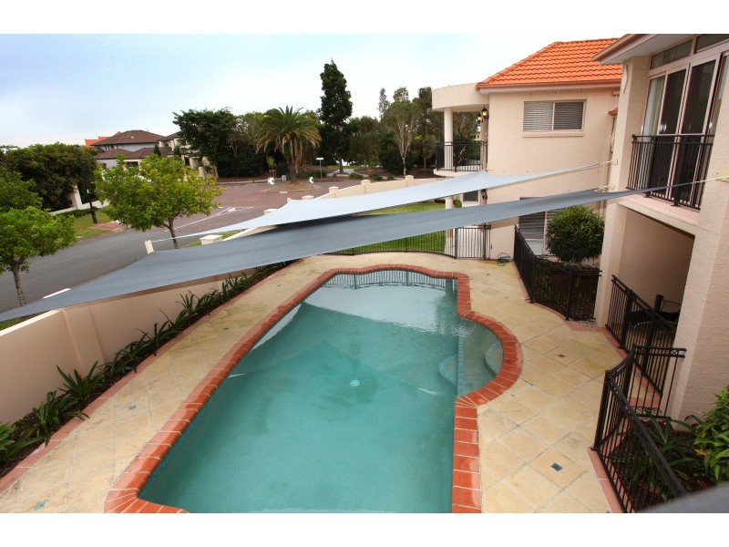 33 Bollard Circuit, Clear Island Waters QLD 4226