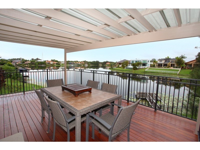 33 Bollard Circuit, Clear Island Waters QLD 4226