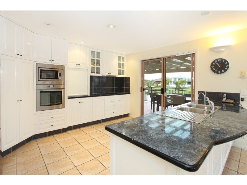 33 Bollard Circuit, Clear Island Waters QLD 4226