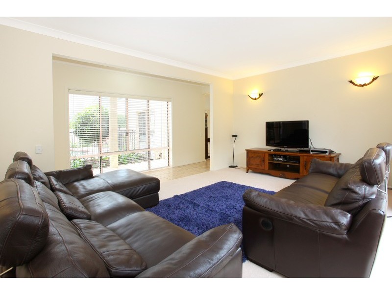 33 Bollard Circuit, Clear Island Waters QLD 4226