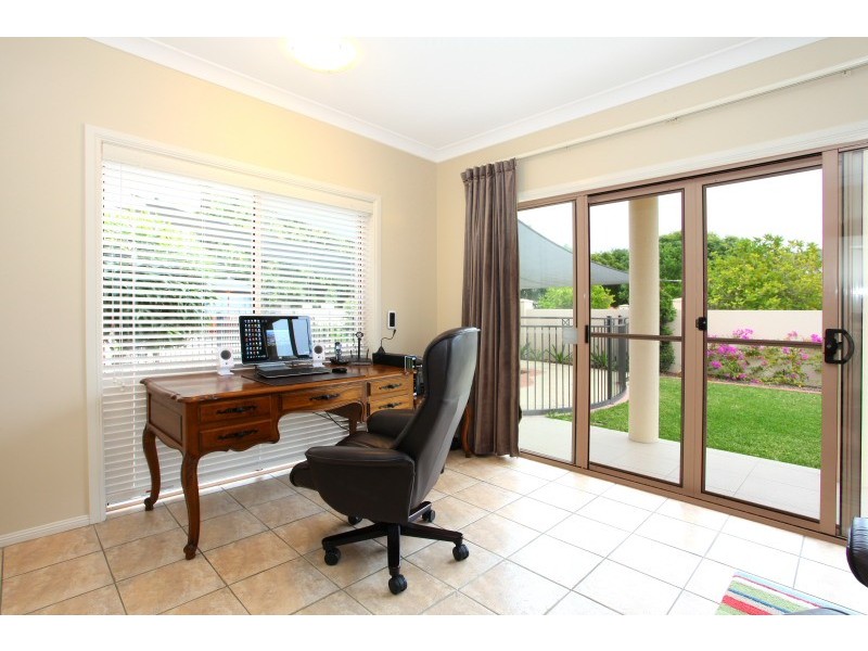 33 Bollard Circuit, Clear Island Waters QLD 4226