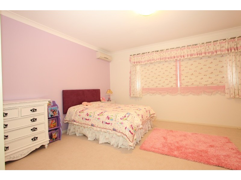 33 Bollard Circuit, Clear Island Waters QLD 4226