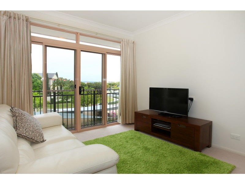 33 Bollard Circuit, Clear Island Waters QLD 4226