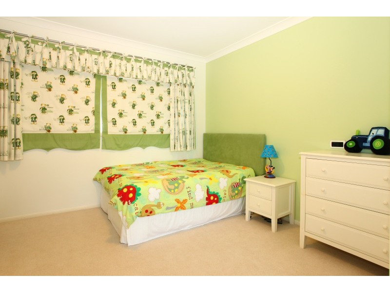 33 Bollard Circuit, Clear Island Waters QLD 4226