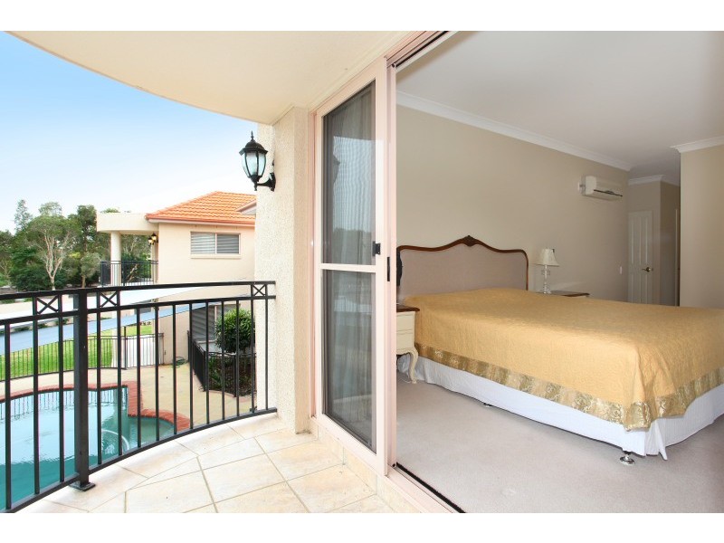 33 Bollard Circuit, Clear Island Waters QLD 4226