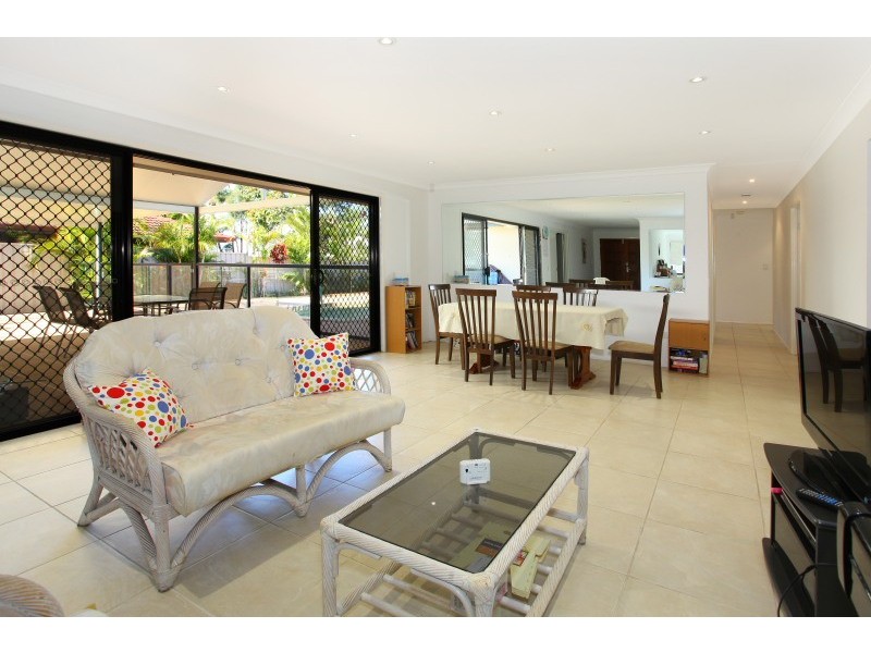 32 Claremont Drive, Robina QLD 4226