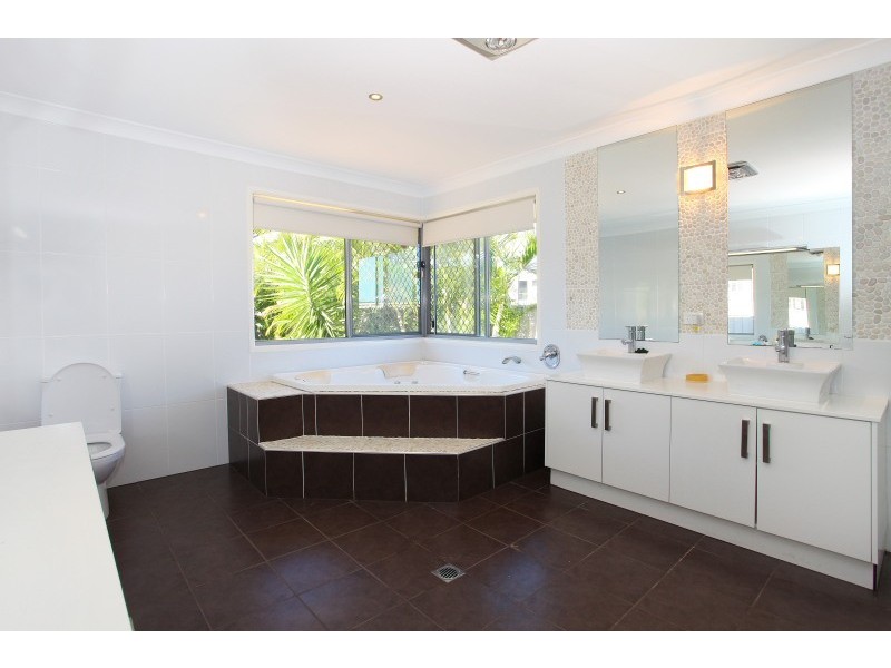 32 Claremont Drive, Robina QLD 4226