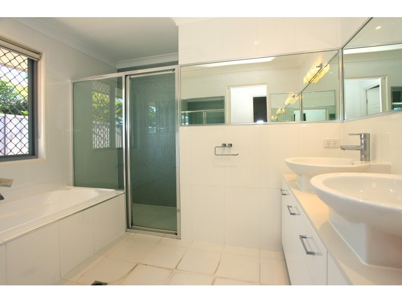 32 Claremont Drive, Robina QLD 4226