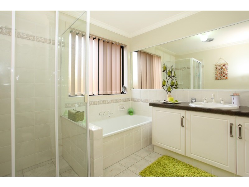 11 Moonraker Street, Clear Island Waters QLD 4226