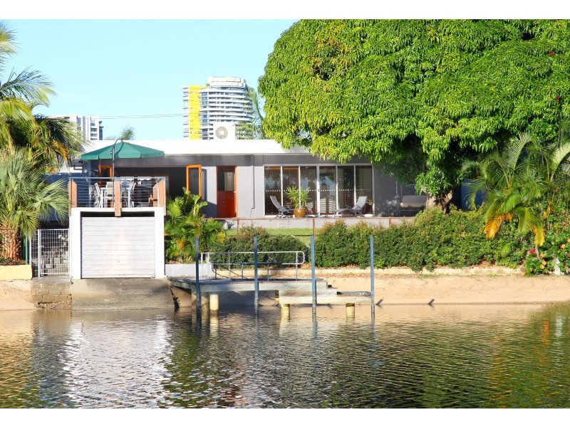 9 Andrea Avenue, Broadbeach Waters QLD 4218