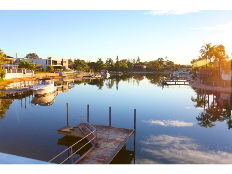 9 Andrea Avenue, Broadbeach Waters QLD 4218