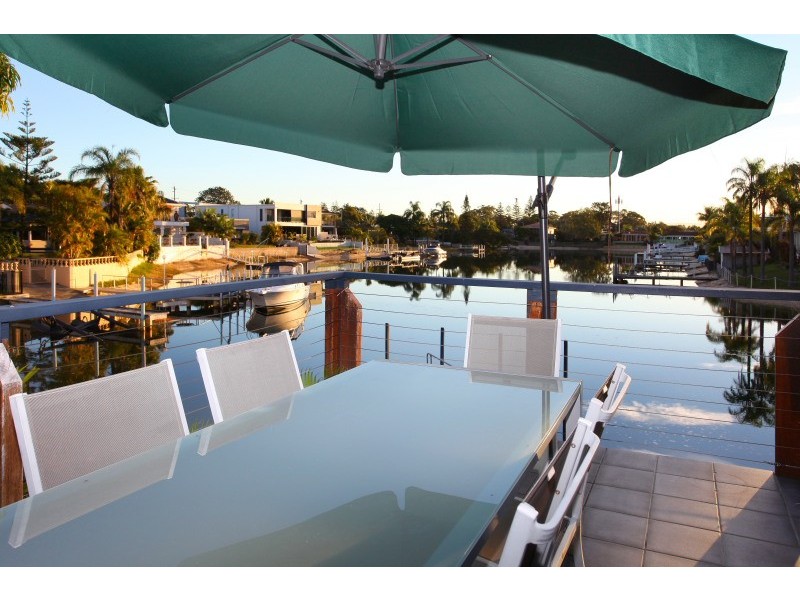 9 Andrea Avenue, Broadbeach Waters QLD 4218