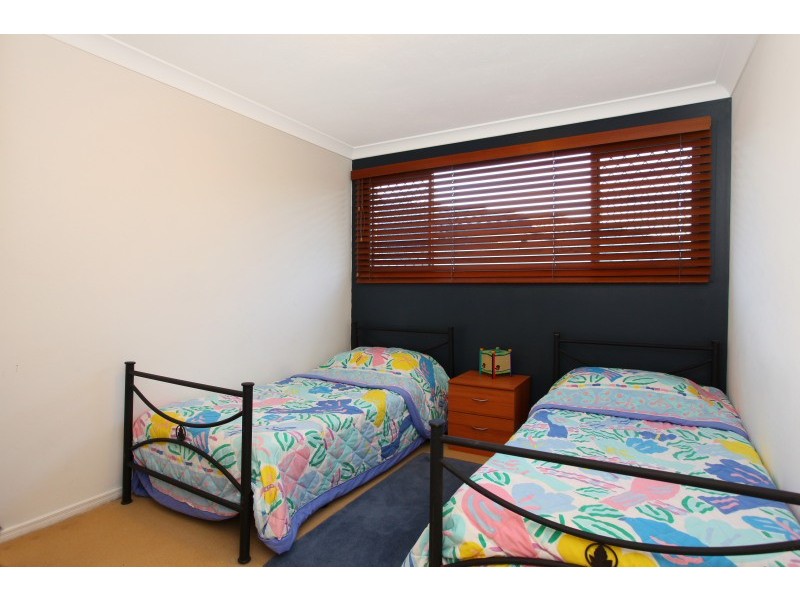 9 Andrea Avenue, Broadbeach Waters QLD 4218