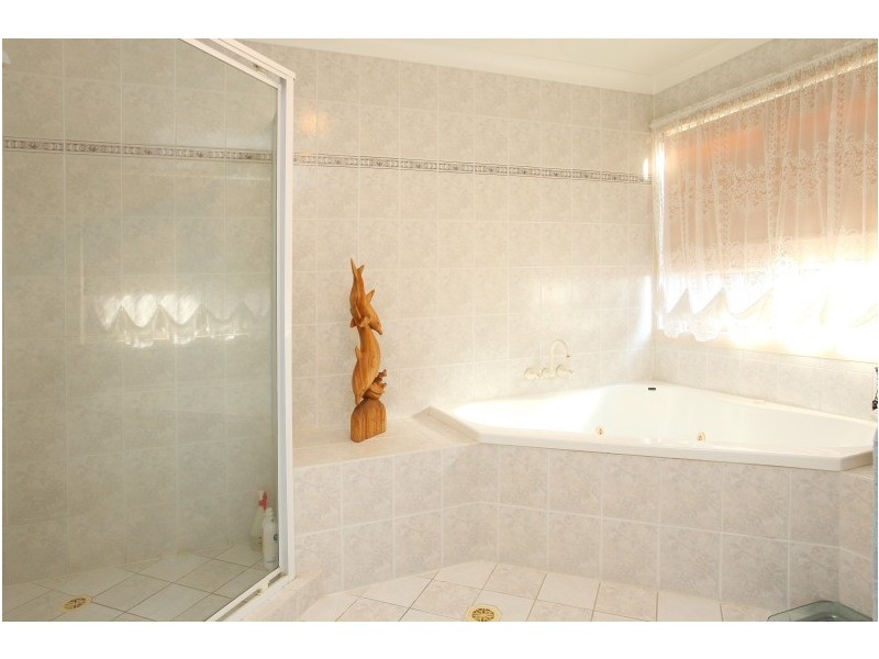 3 Clipper Boulevard, Clear Island Waters QLD 4226