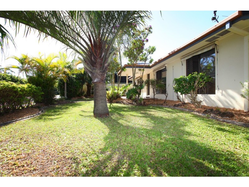 14 Fairway Drive, Clear Island Waters QLD 4226