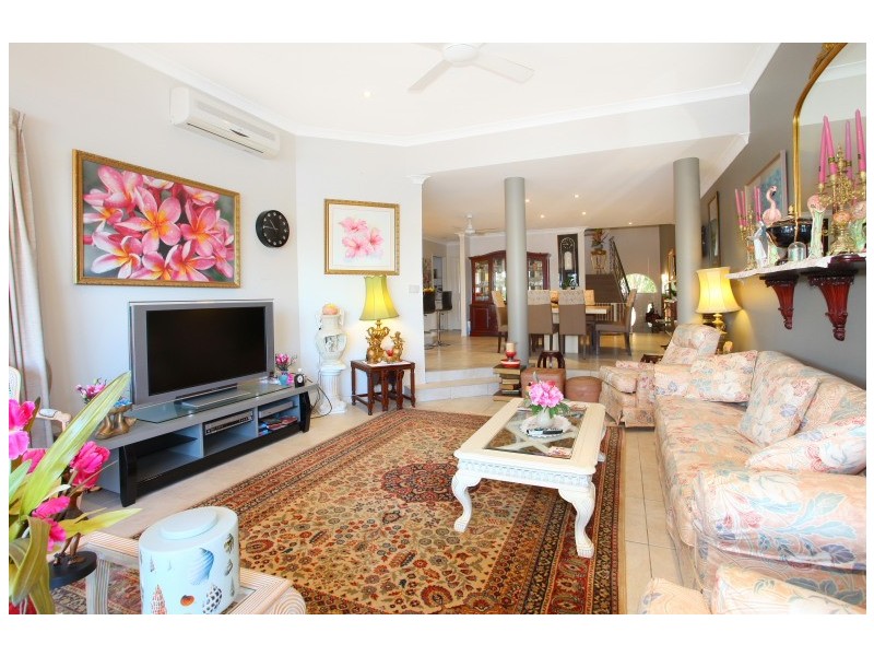 1 Greystone/125 Santa Cruz Boulevard, Clear Island Waters QLD 4226