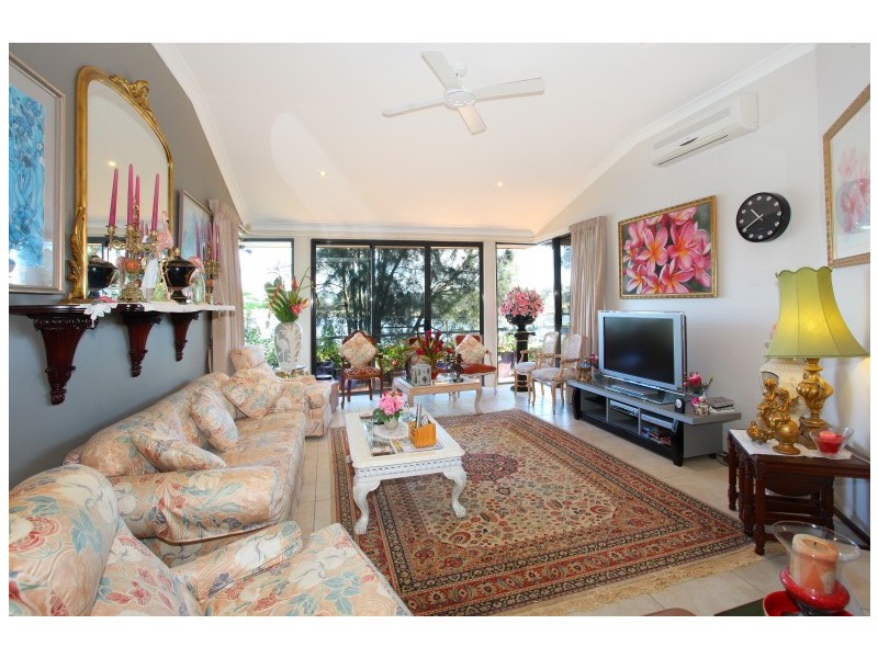1 Greystone/125 Santa Cruz Boulevard, Clear Island Waters QLD 4226