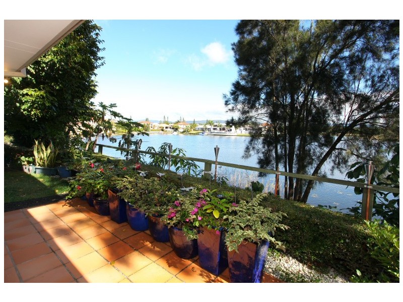1 Greystone/125 Santa Cruz Boulevard, Clear Island Waters QLD 4226