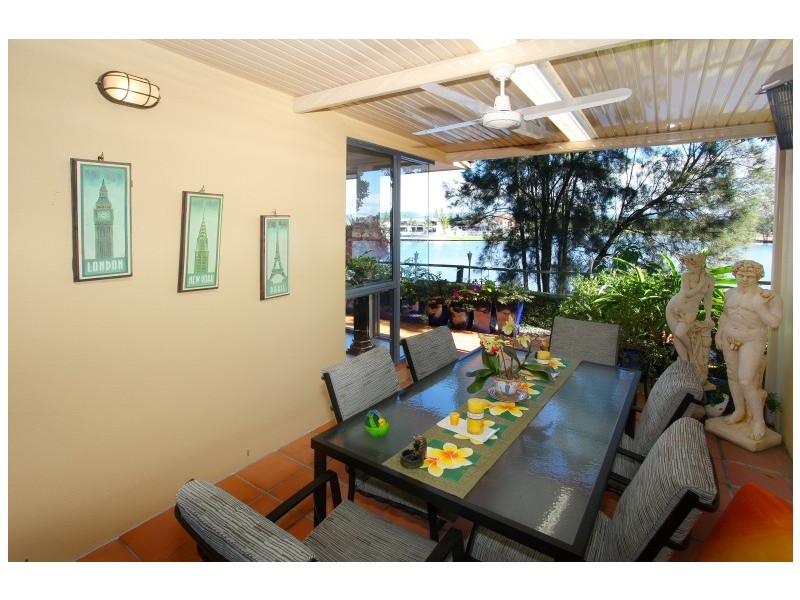 1 Greystone/125 Santa Cruz Boulevard, Clear Island Waters QLD 4226