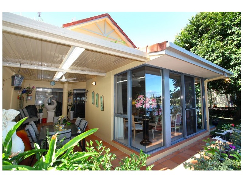 1 Greystone/125 Santa Cruz Boulevard, Clear Island Waters QLD 4226