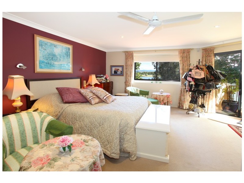 1 Greystone/125 Santa Cruz Boulevard, Clear Island Waters QLD 4226