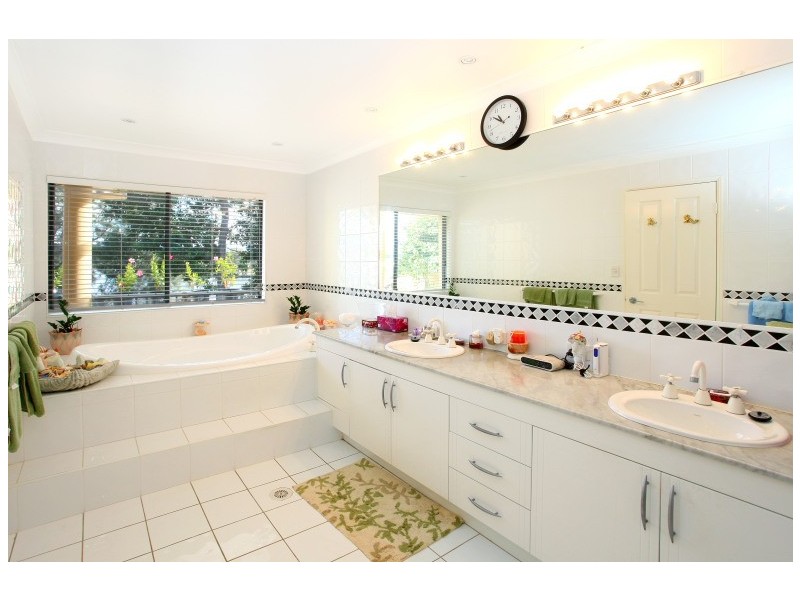 1 Greystone/125 Santa Cruz Boulevard, Clear Island Waters QLD 4226