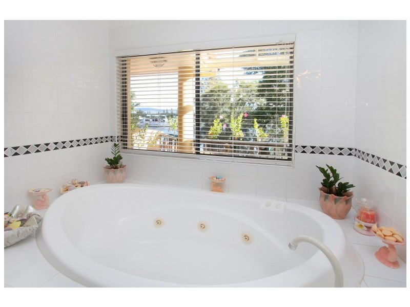 1 Greystone/125 Santa Cruz Boulevard, Clear Island Waters QLD 4226