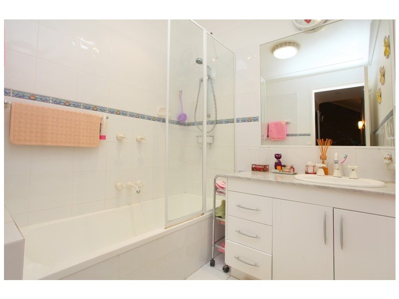 1 Greystone/125 Santa Cruz Boulevard, Clear Island Waters QLD 4226