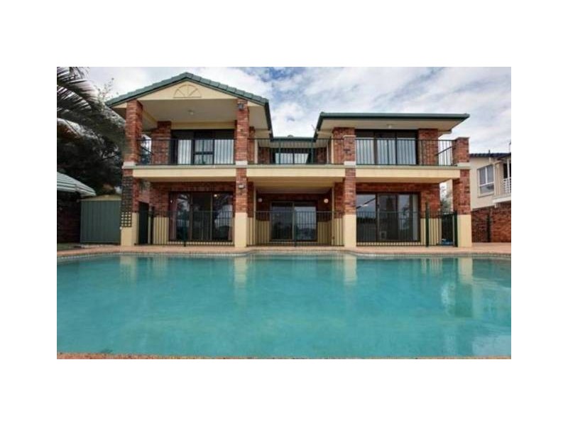 5 Antigua Way, Clear Island Waters QLD 4226
