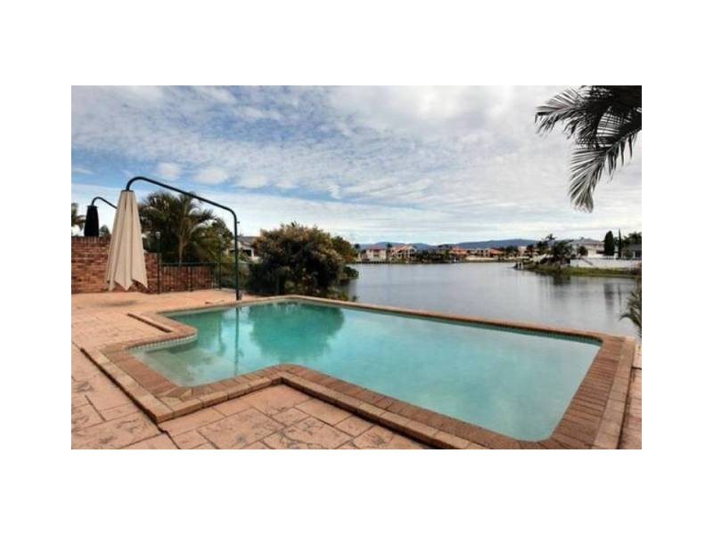 5 Antigua Way, Clear Island Waters QLD 4226