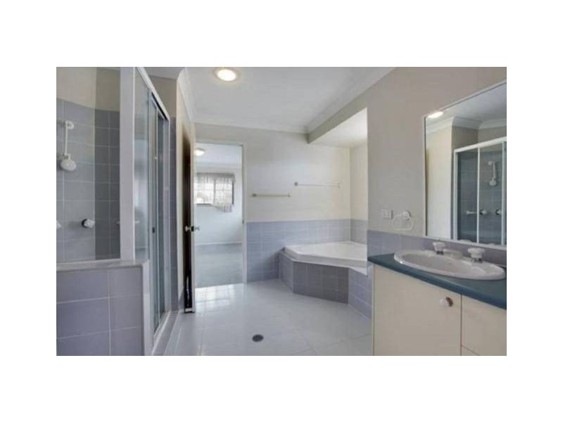 5 Antigua Way, Clear Island Waters QLD 4226
