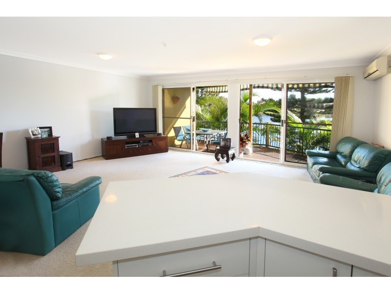 59/7-9 Santa Cruz Boulevard, Clear Island Waters QLD 4226