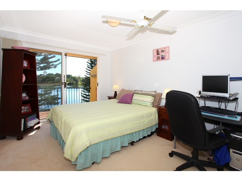 59/7-9 Santa Cruz Boulevard, Clear Island Waters QLD 4226
