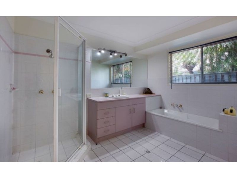 23 Port Jackson Boulevard, Clear Island Waters QLD 4226