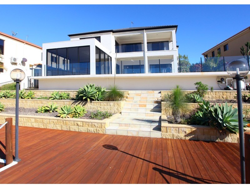 16 Clear Water Bay Avenue, Clear Island Waters QLD 4226