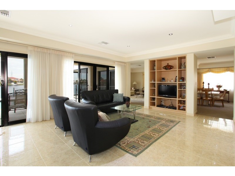 16 Clear Water Bay Avenue, Clear Island Waters QLD 4226