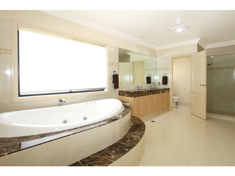 16 Clear Water Bay Avenue, Clear Island Waters QLD 4226