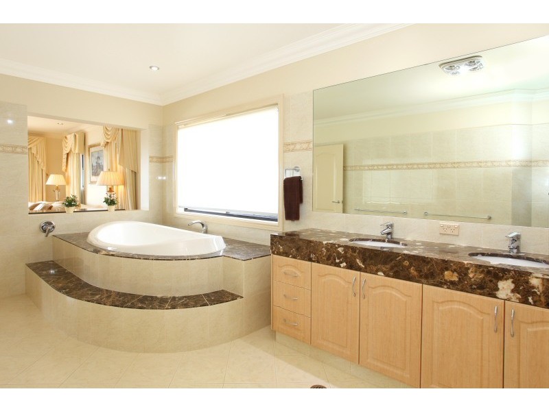 16 Clear Water Bay Avenue, Clear Island Waters QLD 4226