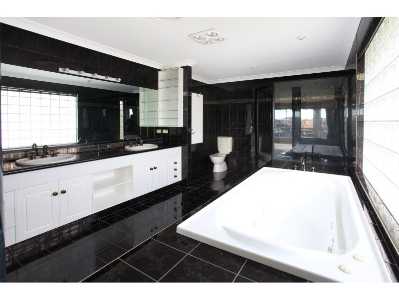38 Bollard Circuit, Clear Island Waters QLD 4226