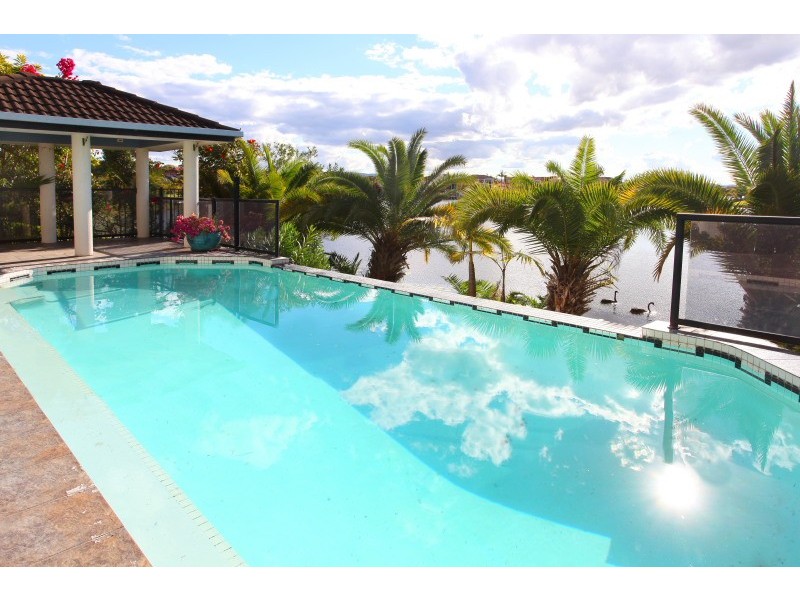 38 Bollard Circuit, Clear Island Waters QLD 4226