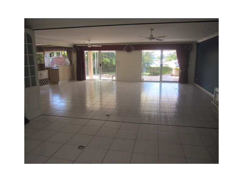 40 Cypress Drive, Broadbeach Waters QLD 4218