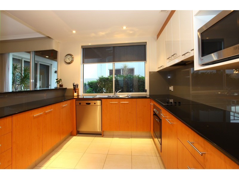 194 Easthill Drive, Robina QLD 4226