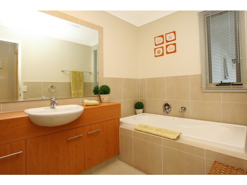 194 Easthill Drive, Robina QLD 4226