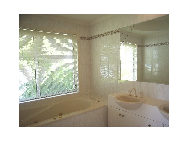 70 Montevideo Drive, Clear Island Waters QLD 4226
