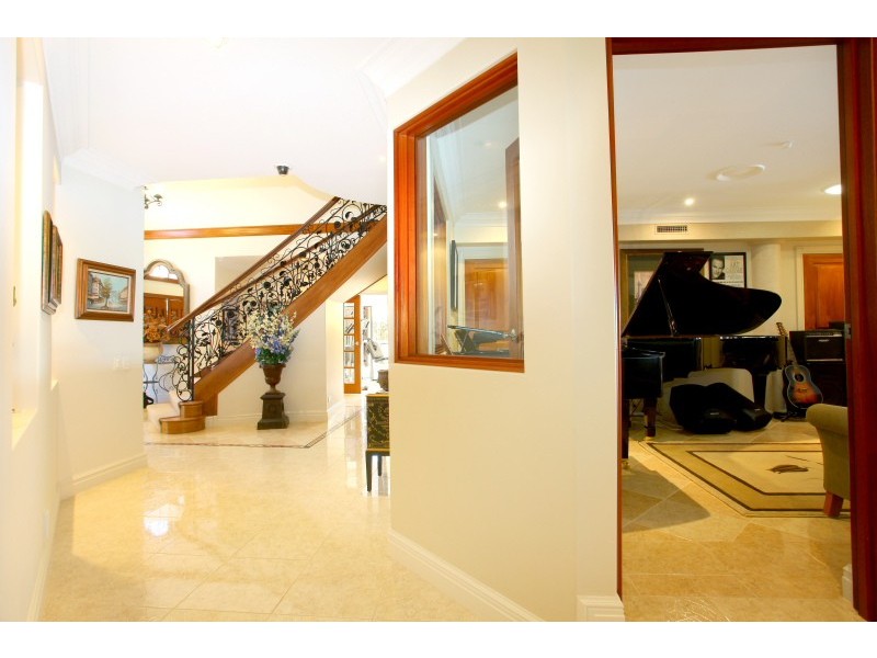 20 Clear Water Bay Avenue, Clear Island Waters QLD 4226