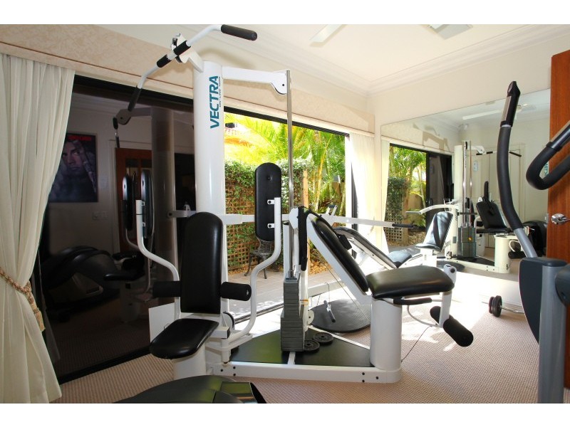 20 Clear Water Bay Avenue, Clear Island Waters QLD 4226